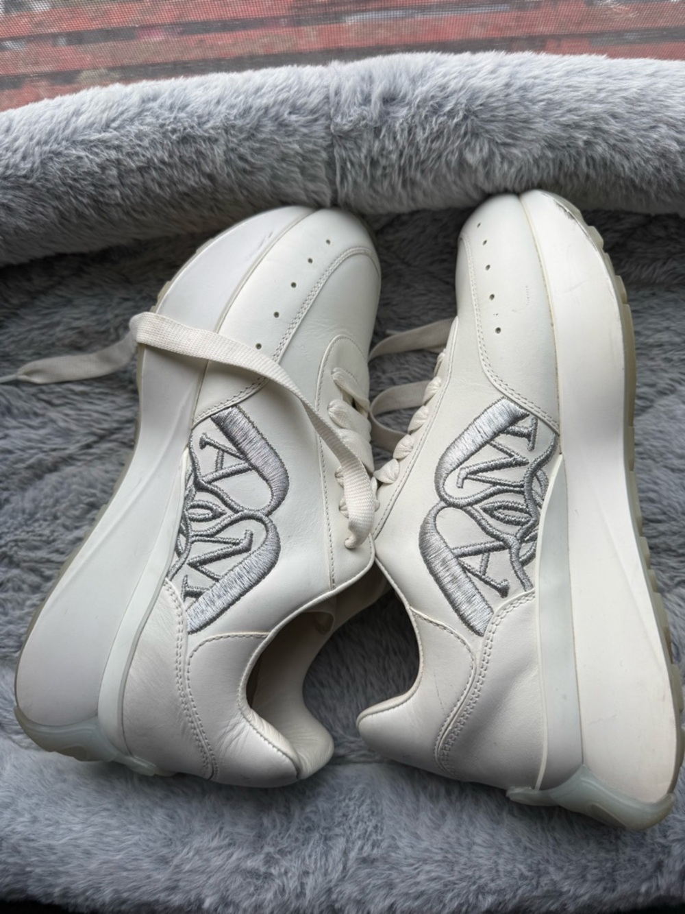 Alexander McQueen Sprint Runner Leather Sneaker White/Silver Embroidered size 9